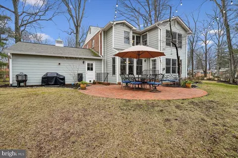Exterior - 8812 Maxwell Dr, Potomac, MD 20854 photo 5 of 10