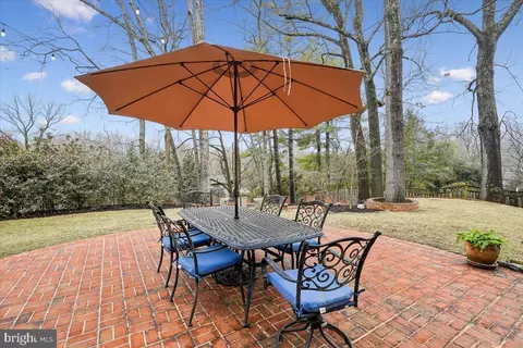 Exterior - 8812 Maxwell Dr, Potomac, MD 20854 photo 3 of 10