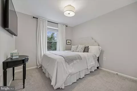 Bedroom - 4 Olmstead Ct, Potomac, MD 20854 photo 4 of 6