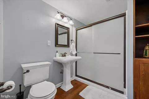 Bath - 4 Olmstead Ct, Potomac, MD 20854 photo 4 of 4