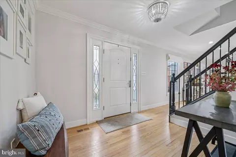 Entry Way - 4 Olmstead Ct, Potomac, MD 20854 photo 3 of 6