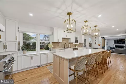 Kitchen - 4 Olmstead Ct, Potomac, MD 20854 photo 1 of 10