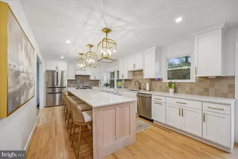 Kitchen - 4 Olmstead Ct, Potomac, MD 20854 photo 7 of 10