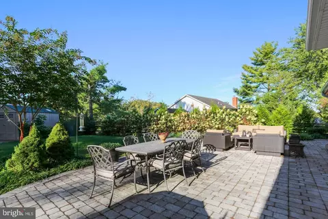 Exterior - 4 Olmstead Ct, Potomac, MD 20854 photo 2 of 4
