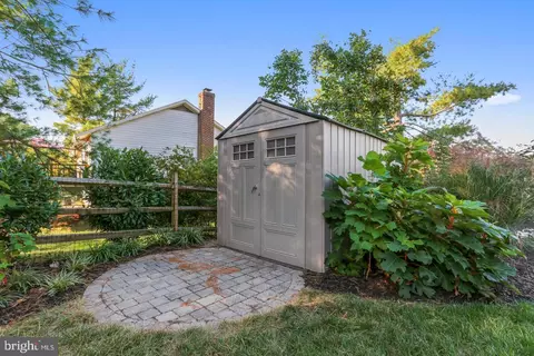Exterior - 4 Olmstead Ct, Potomac, MD 20854 photo 3 of 4