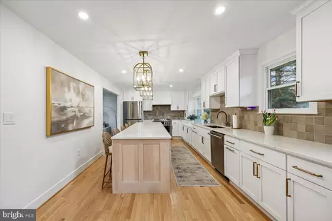 Kitchen - 4 Olmstead Ct, Potomac, MD 20854 photo 5 of 10