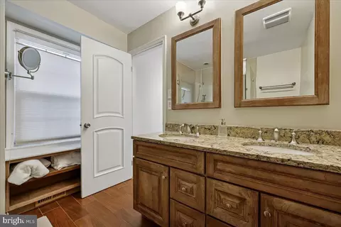 Bath - 4 Olmstead Ct, Potomac, MD 20854 photo 1 of 4