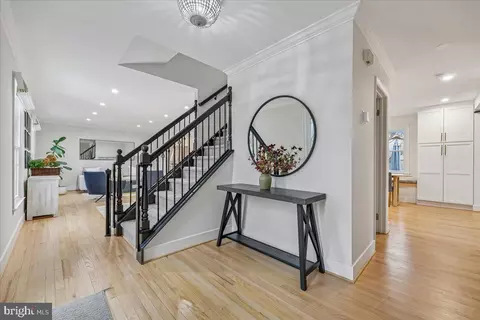 Entry Way - 4 Olmstead Ct, Potomac, MD 20854 photo 1 of 6