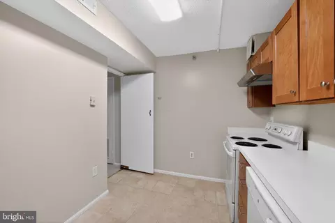 Kitchen - 15107 Interlachen Dr #2-1022, Silver Spring, MD 20906 photo 2 of 3