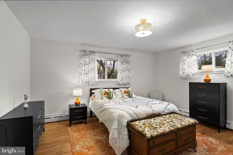 Bedroom - 512 Quaint Acres Dr, Silver Spring, MD 20904 photo 4 of 6