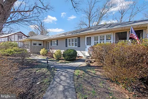 13524 Sherwood Forest Dr, Silver Spring, MD 20904