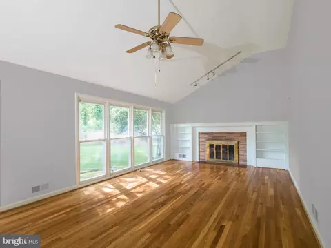 Living - 1512 Vivian Ct, Silver Spring, MD 20902 photo 4 of 5