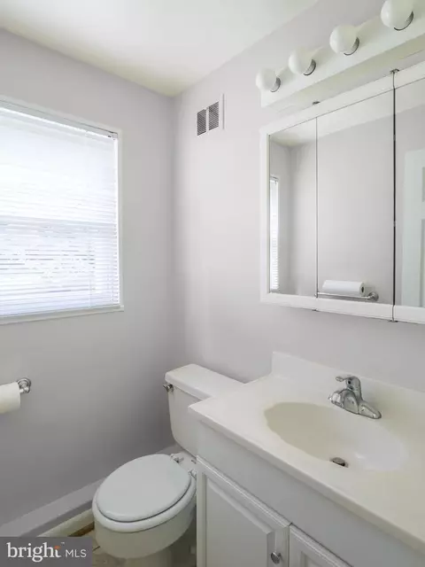 Bath - 1512 Vivian Ct, Silver Spring, MD 20902 photo 1 of 4