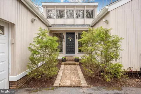 10101 Lloyd Rd, Potomac, MD 20854