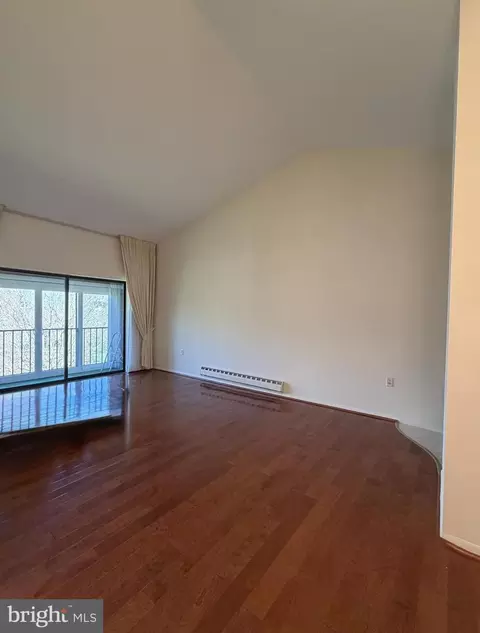Living - 15310 Pine Orchard Dr #84-3F, Silver Spring, MD 20906 photo 4 of 4