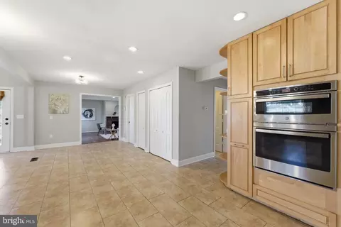 Entry Way - 712 Brandon Green Dr, Silver Spring, MD 20904 photo 2 of 2