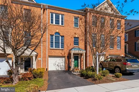 487 Winding Rose Dr, Rockville, MD 20850