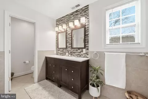 Bath - 9115 Bradford Rd, Silver Spring, MD 20901 photo 2 of 4