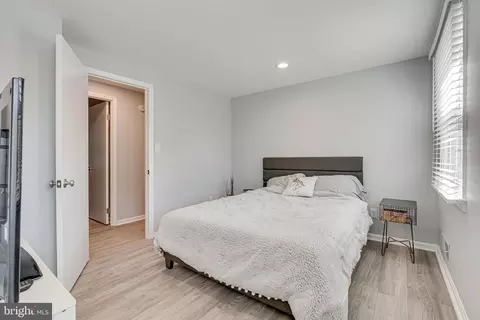 Bedroom - 8501 Aqueduct Rd, Potomac, MD 20854 photo 4 of 5
