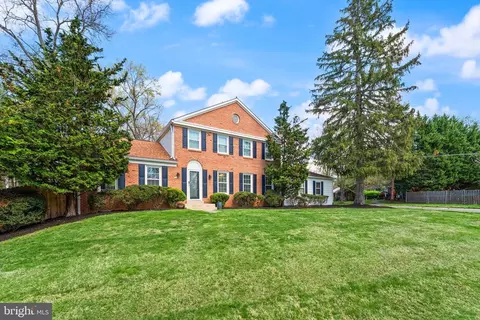 Exterior - 8501 Aqueduct Rd, Potomac, MD 20854 photo 2 of 14