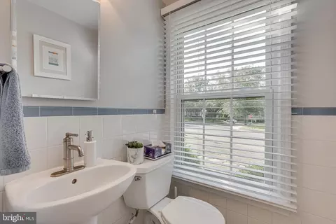 Bath - 8501 Aqueduct Rd, Potomac, MD 20854 photo 1 of 4