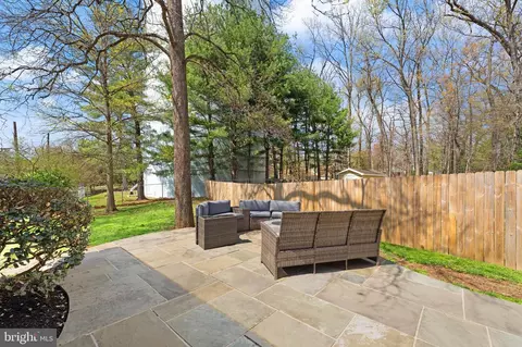 Exterior - 8501 Aqueduct Rd, Potomac, MD 20854 photo 8 of 14