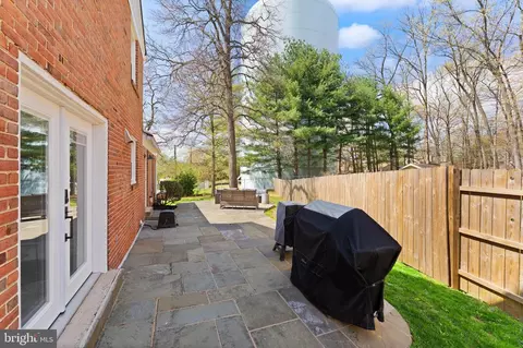 Exterior - 8501 Aqueduct Rd, Potomac, MD 20854 photo 6 of 14
