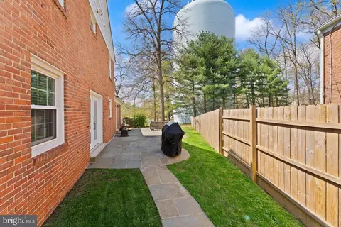 Exterior - 8501 Aqueduct Rd, Potomac, MD 20854 photo 7 of 14