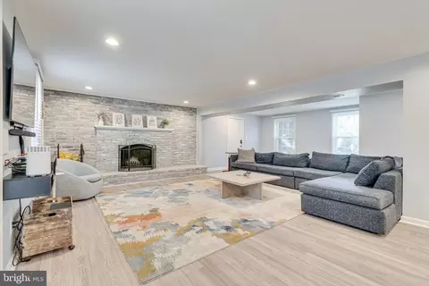 Living - 8501 Aqueduct Rd, Potomac, MD 20854 photo 2 of 2