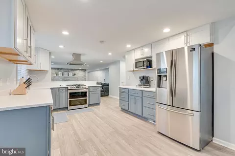 Kitchen - 8501 Aqueduct Rd, Potomac, MD 20854 photo 3 of 7