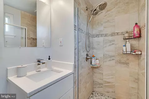 Bath - 8501 Aqueduct Rd, Potomac, MD 20854 photo 3 of 4