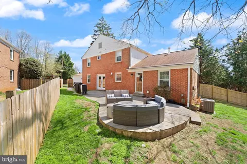 Exterior - 8501 Aqueduct Rd, Potomac, MD 20854 photo 11 of 14