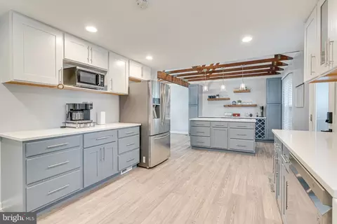 Kitchen - 8501 Aqueduct Rd, Potomac, MD 20854 photo 4 of 7