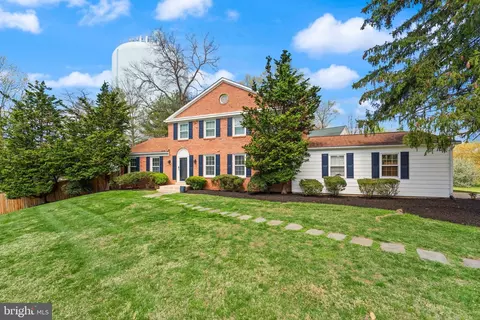 Exterior - 8501 Aqueduct Rd, Potomac, MD 20854 photo 3 of 14