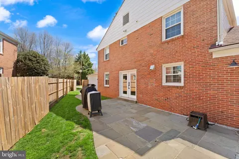 Exterior - 8501 Aqueduct Rd, Potomac, MD 20854 photo 5 of 14