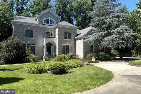 5807 Grosvenor Ln, Bethesda, MD 20814