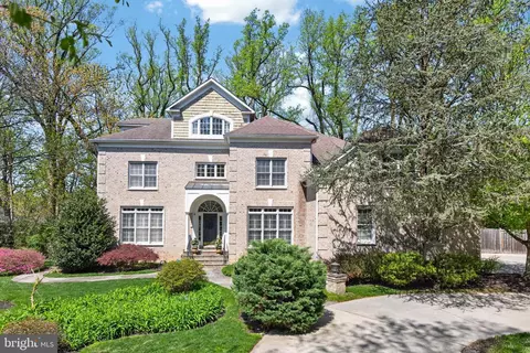 5807 Grosvenor Ln, Bethesda, MD 20814