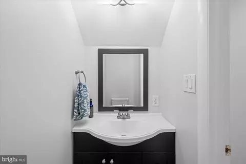Bath - 3720 Ferrara Dr #5, Silver Spring, MD 20906 photo 2 of 2