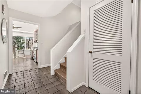 Entry Way - 19005 Plummer Dr, Germantown, MD 20876 photo 3 of 6