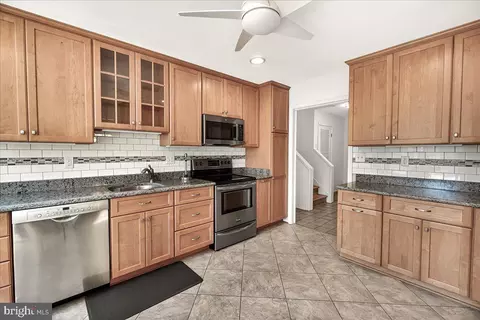 Kitchen - 19005 Plummer Dr, Germantown, MD 20876 photo 5 of 5