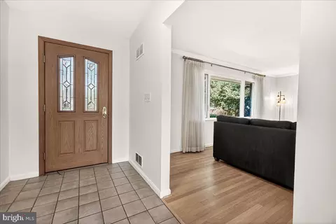 Entry Way - 19005 Plummer Dr, Germantown, MD 20876 photo 2 of 6