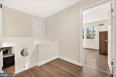 Entry Way - 19005 Plummer Dr, Germantown, MD 20876 photo 4 of 6