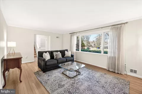 Living - 19005 Plummer Dr, Germantown, MD 20876 photo 3 of 6