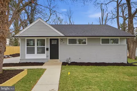 13711 Parkland Dr, Rockville, MD 20853
