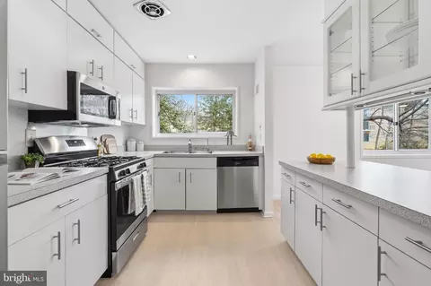 10606 Montrose Ave #203, Bethesda, MD 20814
