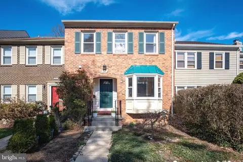 7857 Heatherton Ln, Potomac, MD 20854