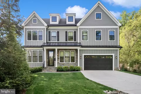 8104 Woodhaven Blvd, Bethesda, MD 20817