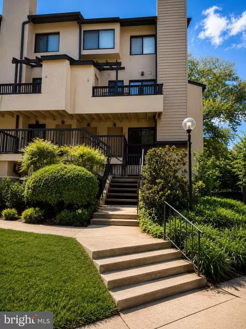 9836 Hellingly Pl #106, Montgomery Village, MD 20886