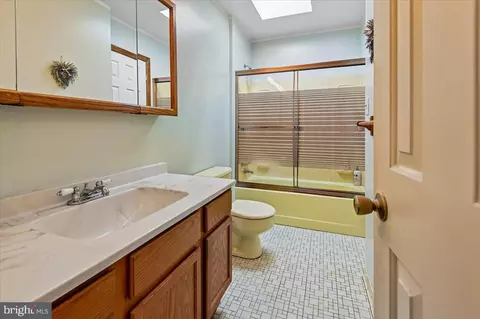 Bath - 705 Marshall Manor Dr, Silver Spring, MD 20905 photo 1 of 3