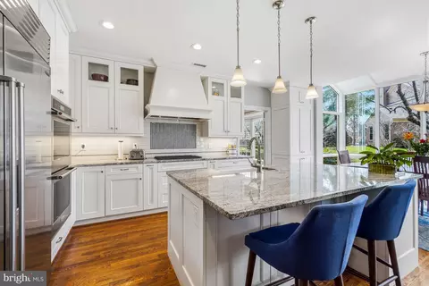 Kitchen - 10 Meyer Point Ct, Potomac, MD 20854 photo 2 of 9